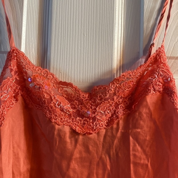 Tank top - Picture 2 of 3